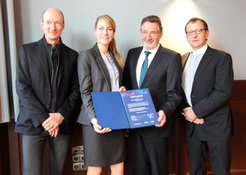 From left to right: Prof. Dr. Ralf Engbert, Dr. Nina Fechler, Lord Mayor Jann Jakobs and Prof. Dr. Markus Antonietti