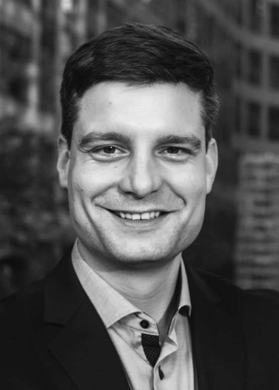 Dr. Lukas  Zeininger