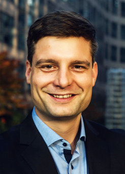 Dr. Lukas Zeininger