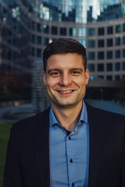 Dr. Lukas Zeininger